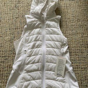 NEW WITH TAGS!! LULULEMON Extra Mile White Vest - size 6